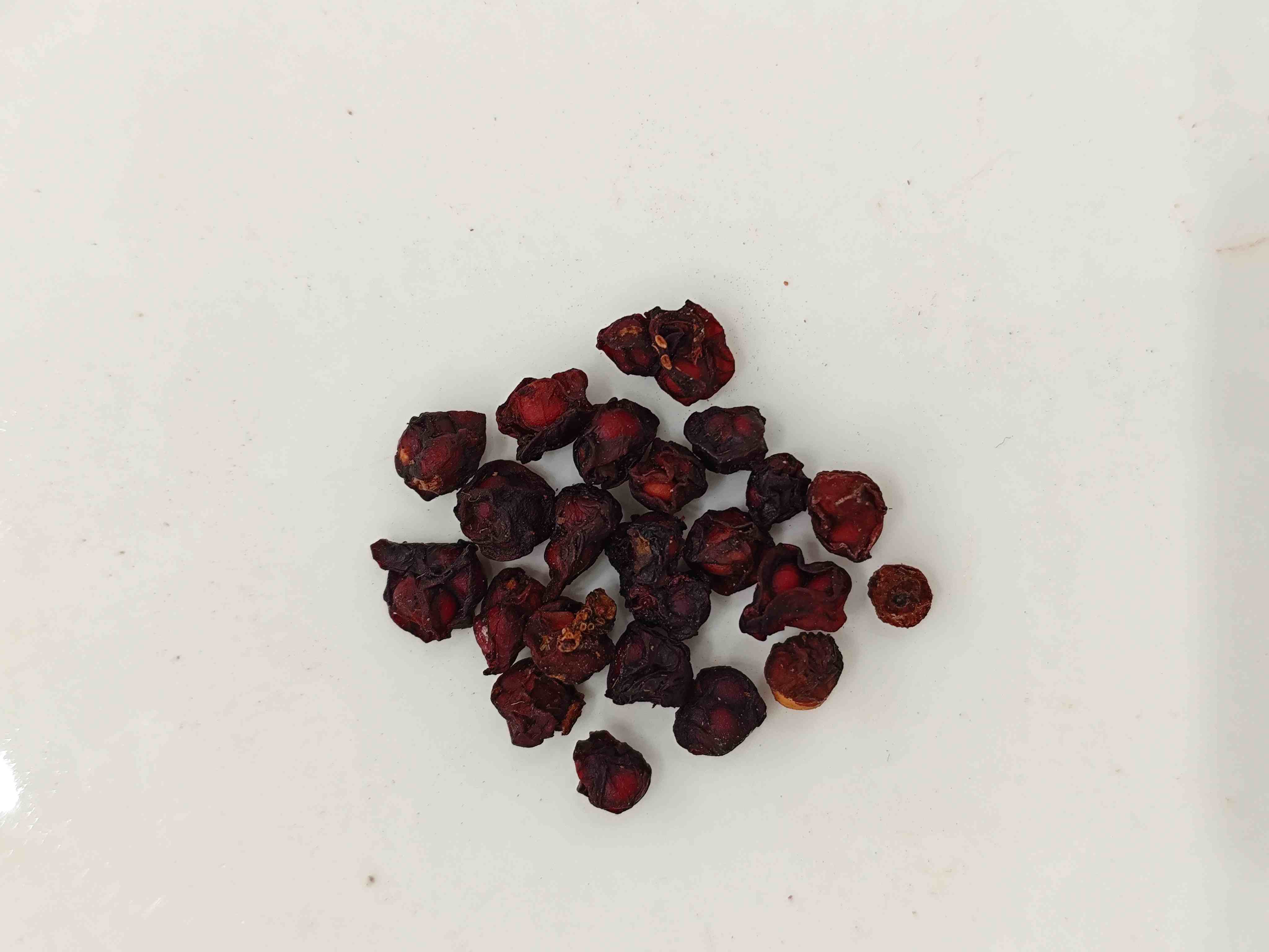 五味子（WǔW&egrave;izǐ）：