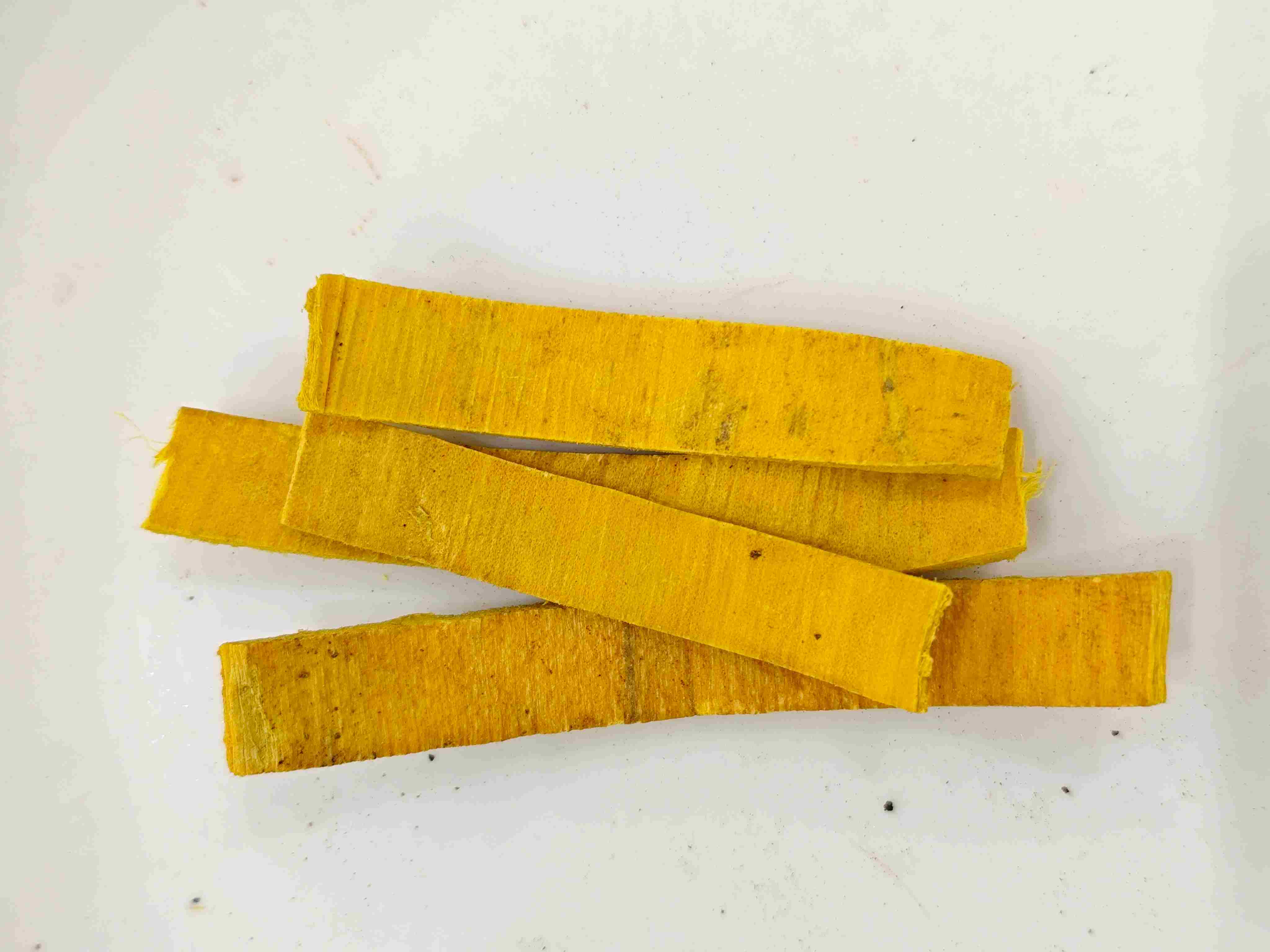 黃柏（Hu&aacute;ngb&ograve;）